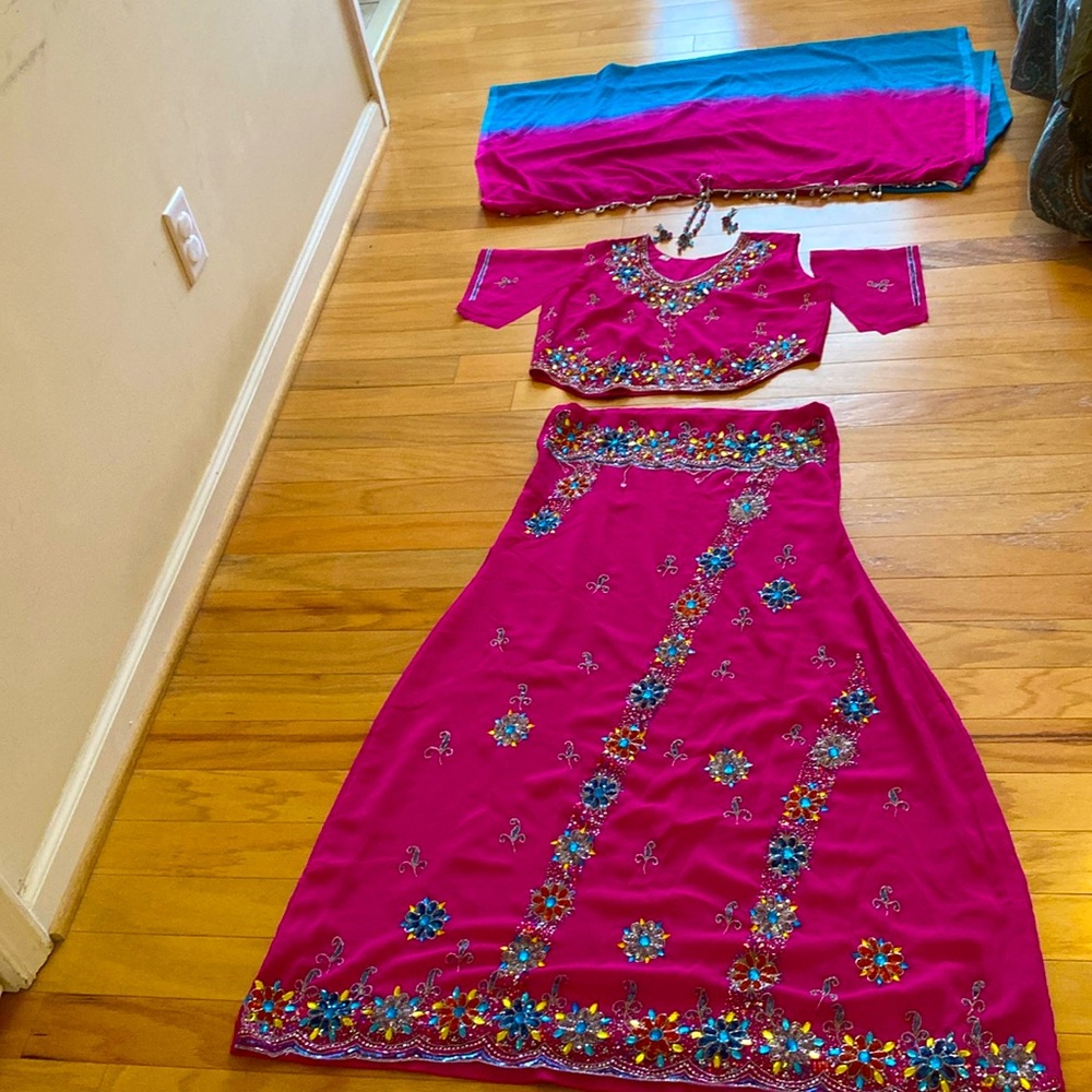 NWOT Magenta & Turqoise Embroidered 3 Piece Set Small